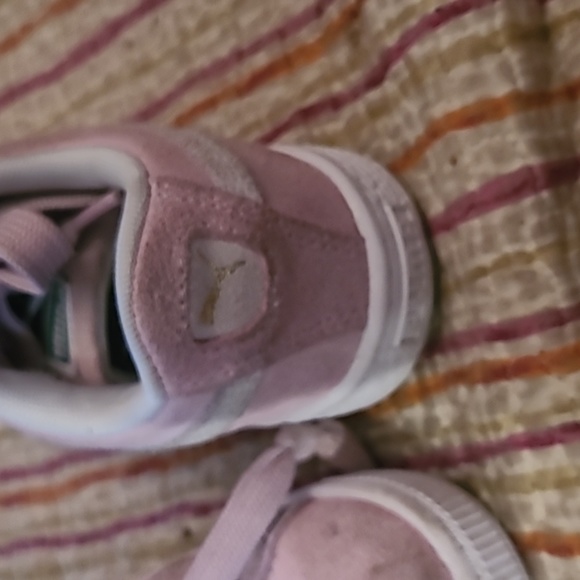 Pink puma kids size thirteen suede runners - Picture 4 of 6